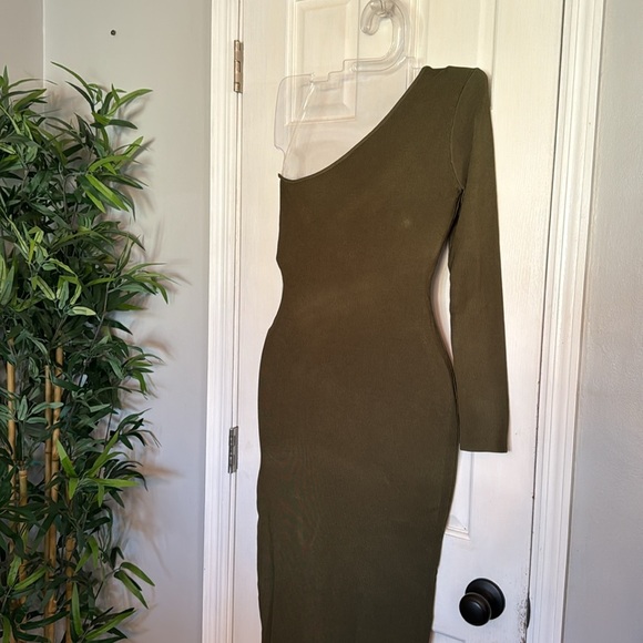 Hera collection knit spandex one shoulder dress NWT L - Picture 2 of 10
